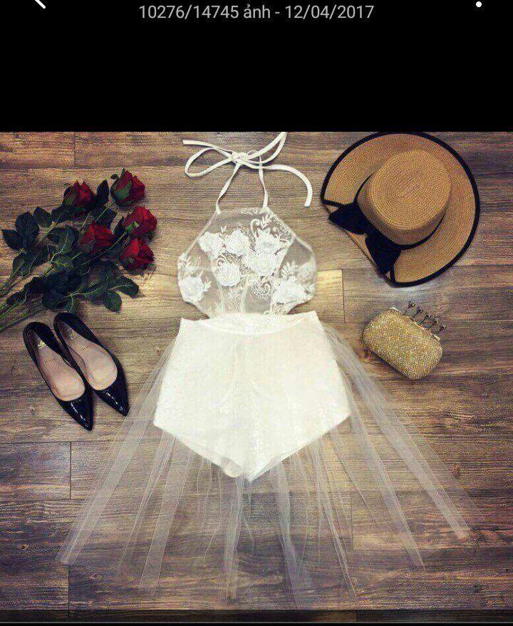 Jump ngắn cổ yếm voan hoa nổi