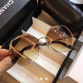 [HCM]KÍNH LỤC GIÁC XỊN CHỐNG TIA UV (nâu trà)