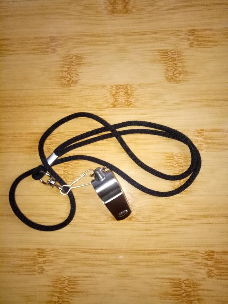 Còi inox dùng cho trọng tài bóng đá