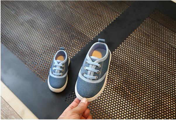 Giầy Slip on vải đế dẻo vải bò cho bé