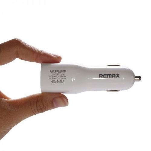 Tẩu sạc Remax 2 cổng trên ô tô