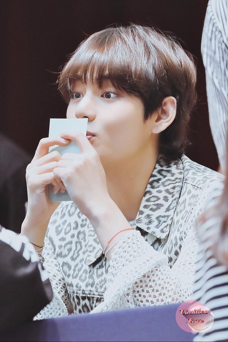 Vòng tay chỉ đỏ may mắn V BTS
