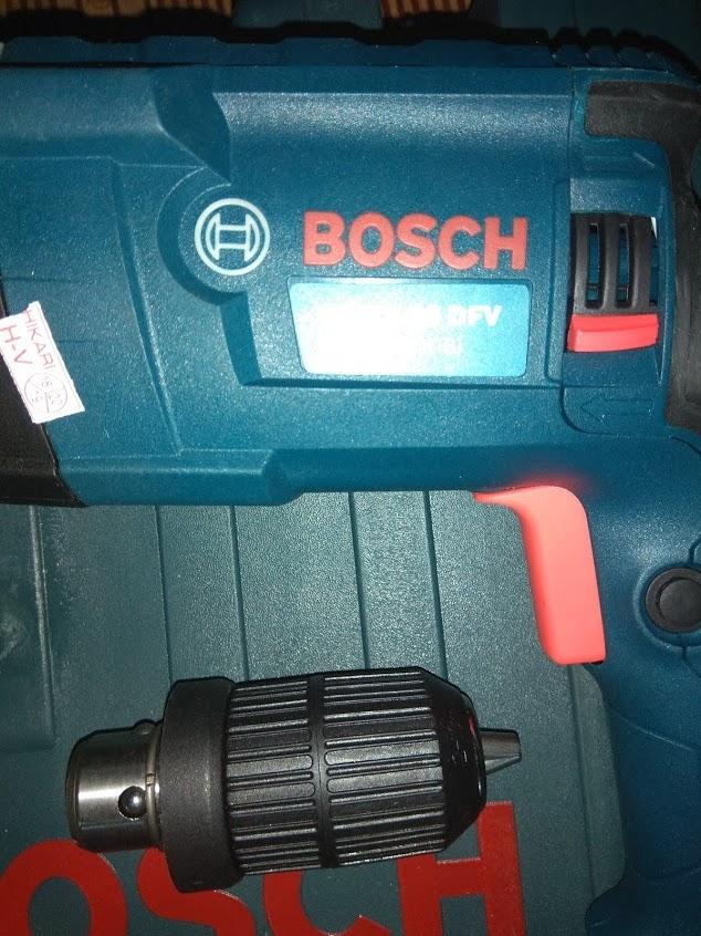 Máy khoan bê tông Bosch GBH 2-28D, 1200W, có thêm 1 măng danh phụ để khoan sắt gỗ, đủ 3 chức năng khoan gỗ sắt, bê tông và đục bê tông, xuất xứ BOSCH Thái Lan.
