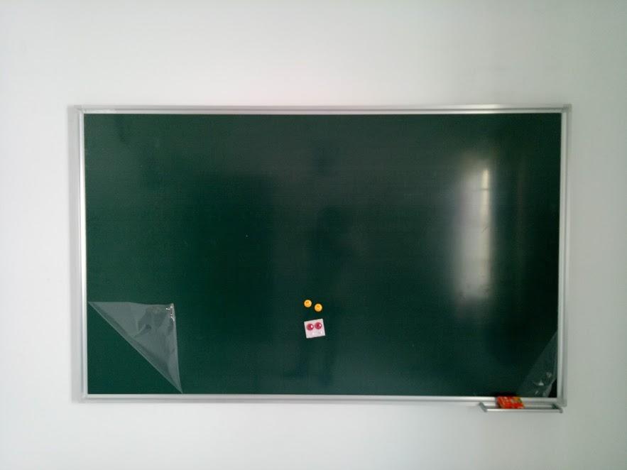 Bảng Từ Xanh Hàn Quốc 60 x 80 cm (Tặng kèm Hộp phấn, bông lau, nam châm bảng)