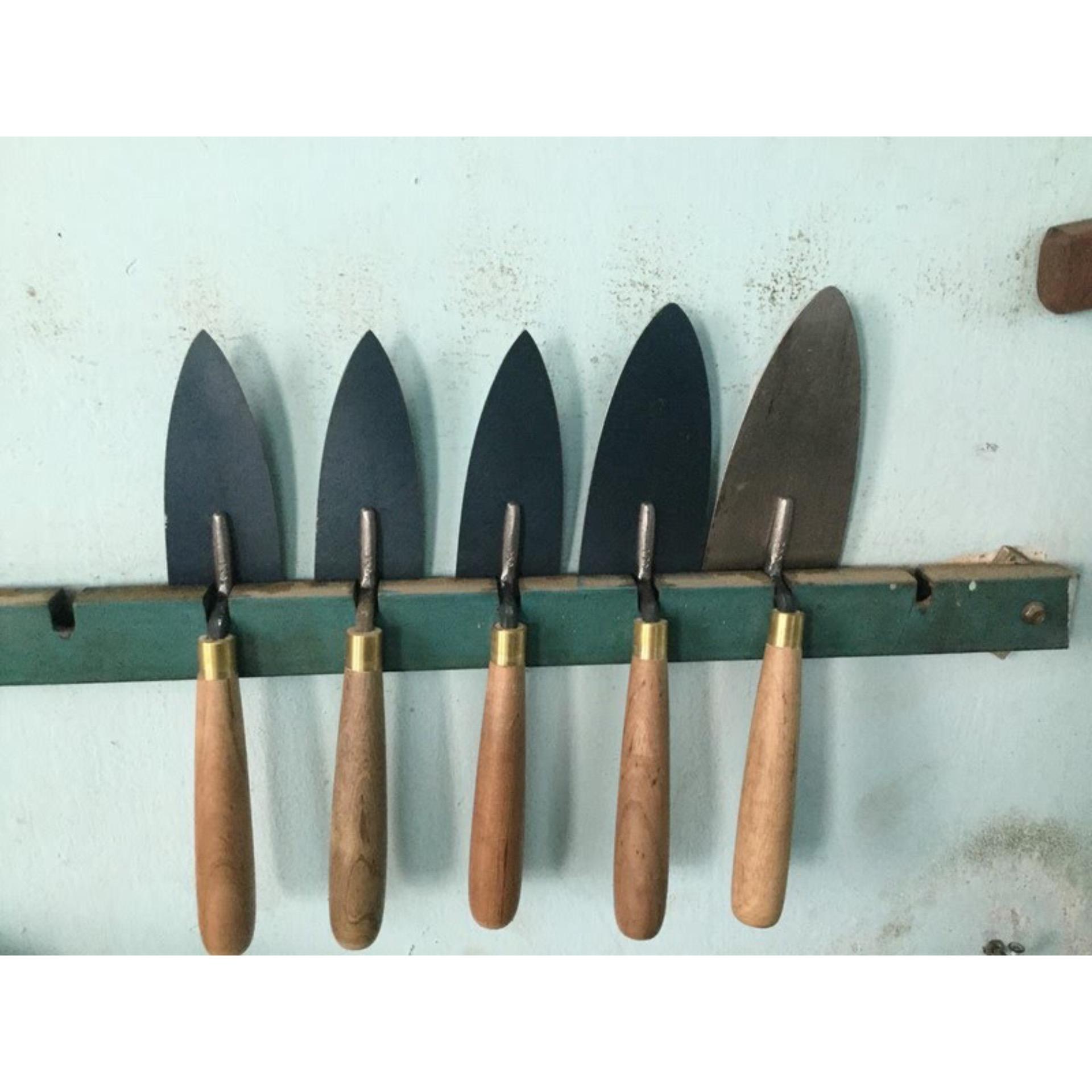 Bay xây dựng cán gỗ Việt Mỹ cỡ nhỏ