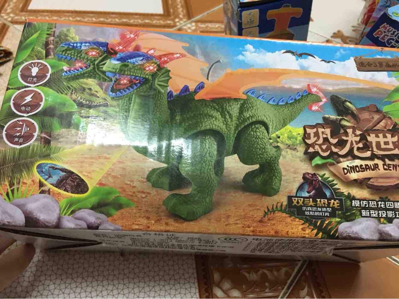 Bộ khủng long 2 đầu biết đi phát nhạc chiếu 3D cho bé