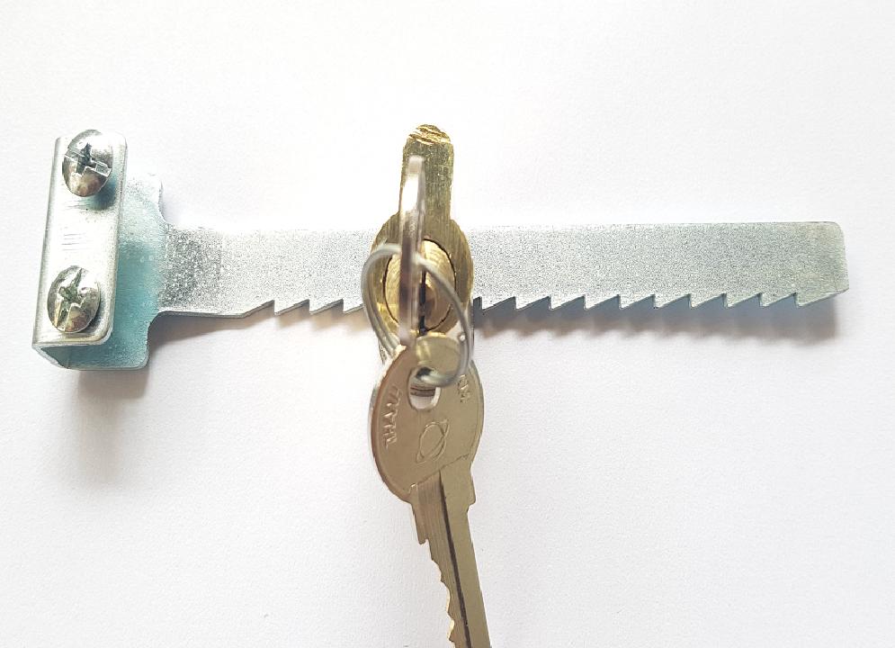 Khóa tủ kính răng cưa 2 cánh lùa Việt Tiệp(chính Hãng)