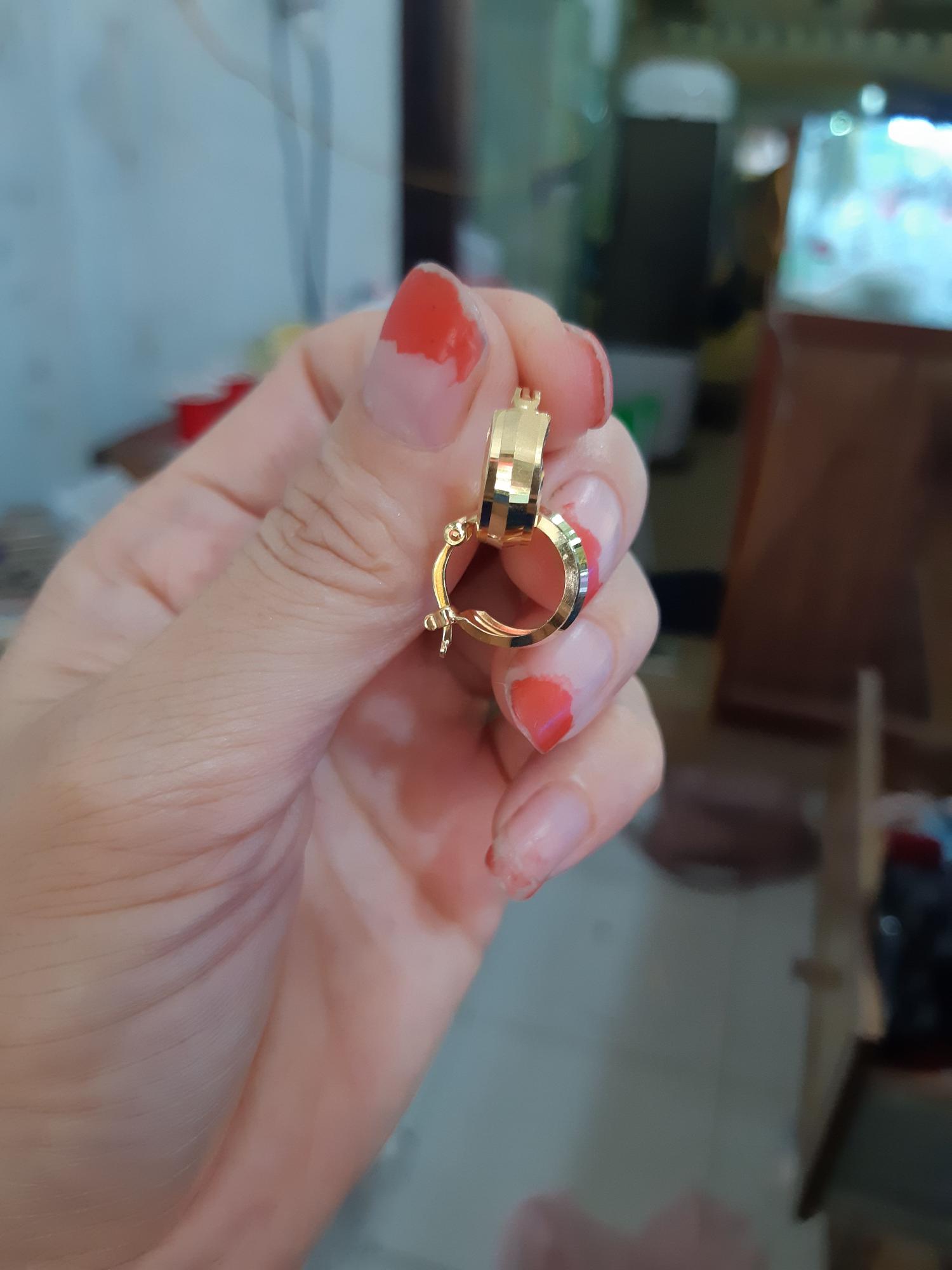 Khuyên tai vàng tây