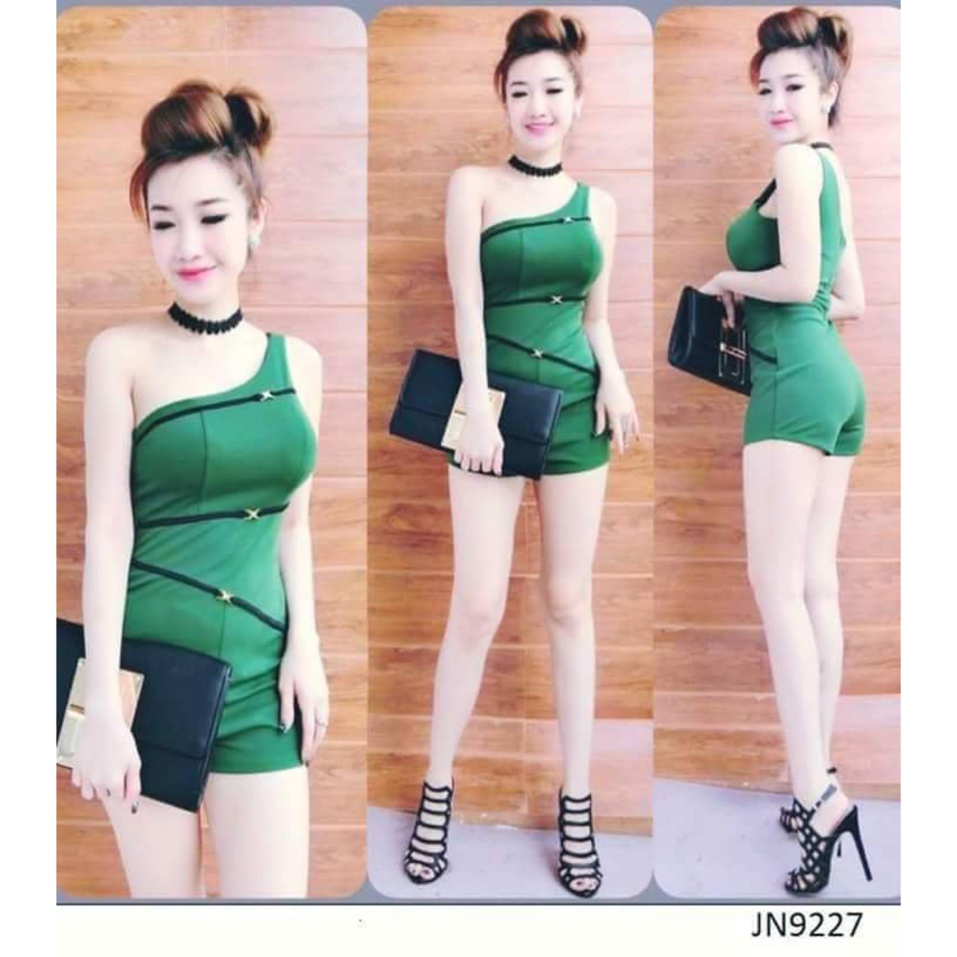 Jump lệch vai phối đen cá tính