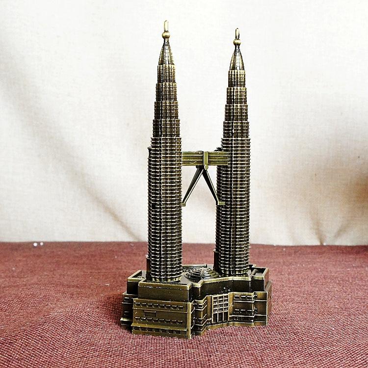 [FREESHIP MAX 15K][HCM]Mô hình tháp đôi Petronas cao 18 cm V.2 (màu vàng rêu)