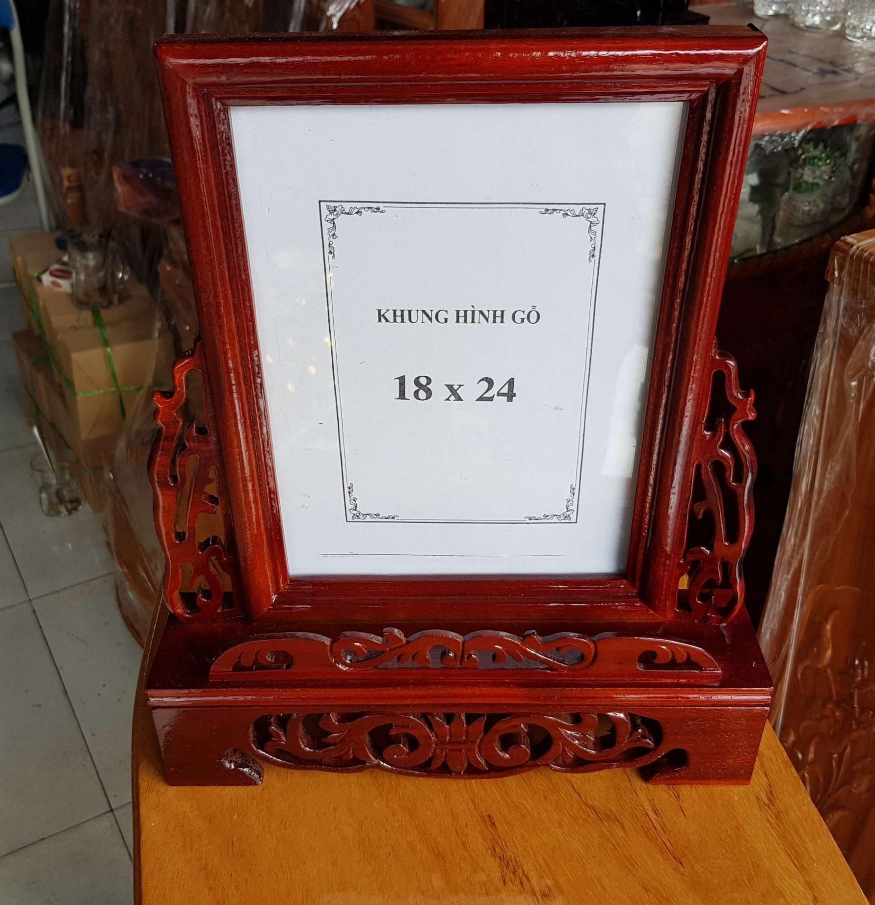 Khung hình thờ gỗ xà cừ