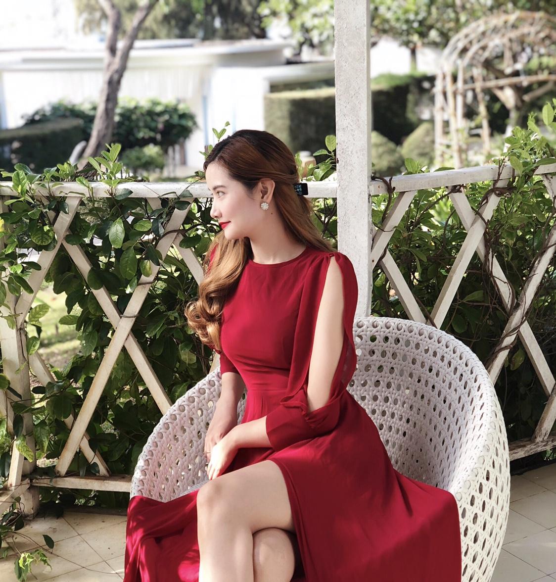 [HCM]Đâm maxi đỏ tay dài xẻ tà sang trọng
