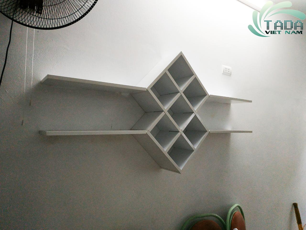 KỆ ĐỰNG RƯỢU TREO TƯỜNG -TD1139