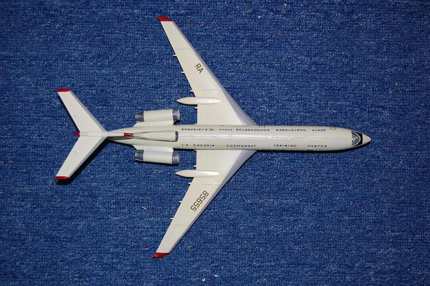 Mô hình máy bay TU-154 tỉ lệ 1/144