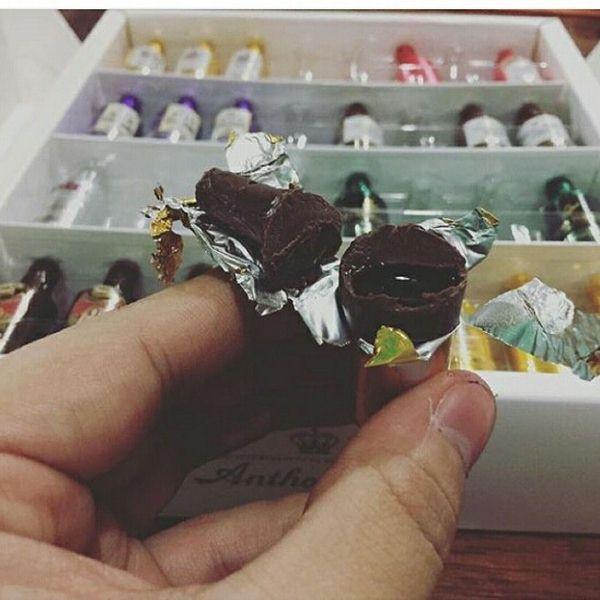 CHOCOLATE RƯỢU MỸ ANTHON BERG  DARK CHOCOLATE 64 CHAI