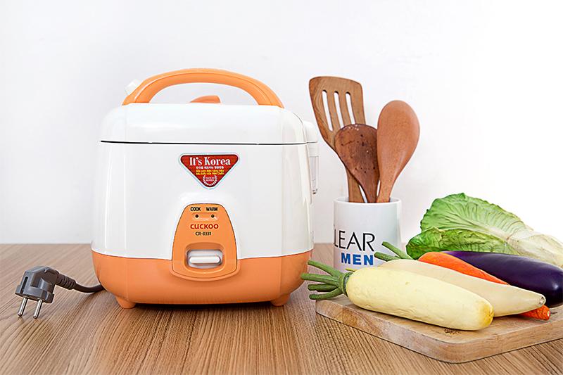 Nồi cơm điện cơ Cuckoo CR-0331 0.5L (Trắng phối cam) - Hàng nhập khẩu