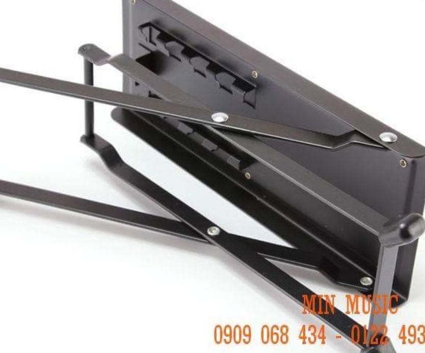 Ghế gác chân khi đàn guitar