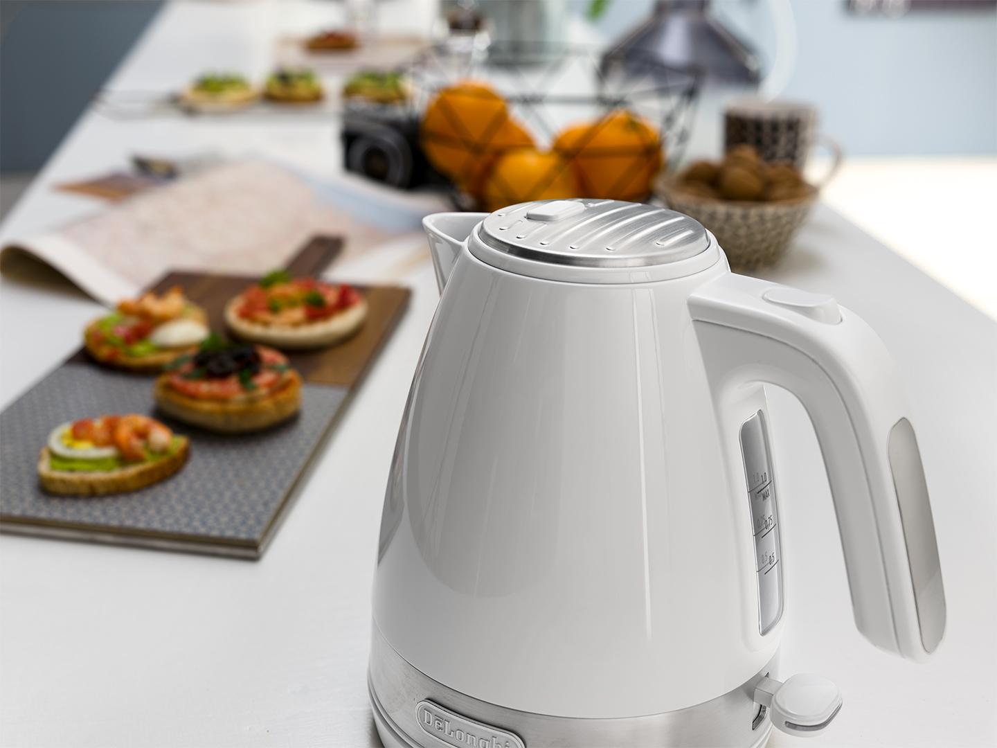 Ấm đun nước Delonghi 1L KBLA2000.W/BK/R