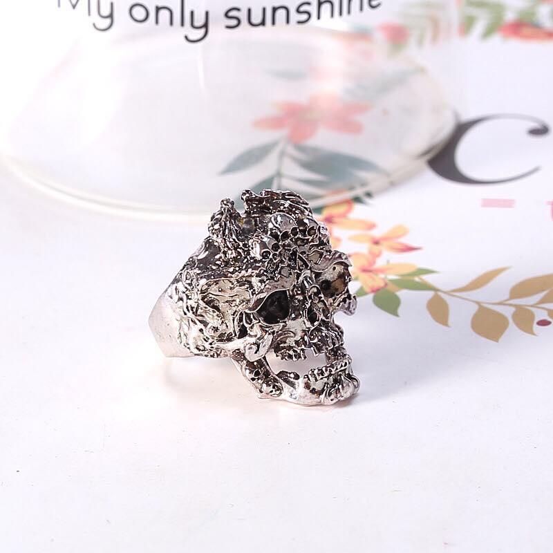 Nhẫn đầu lâu nhẫn cá tính