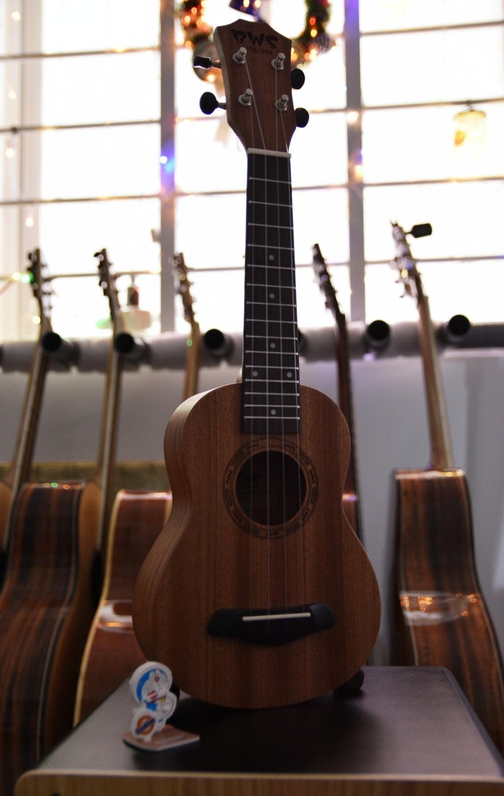 ĐÀN UKULELE BWS SOPRANO 21 INCH MAHOGANY (tặng kèm phụ kiện)