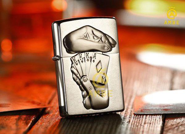 Bật lửa Zippo bàn tay chơi bài 29396