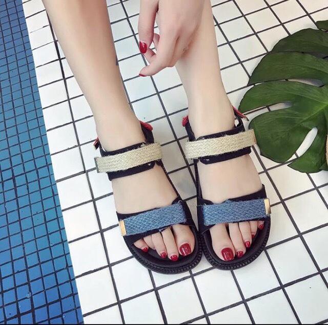 Sandal quai ngang