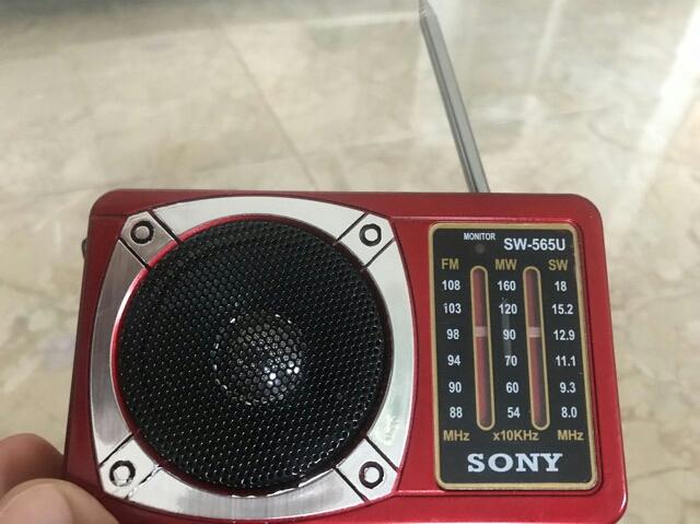 Đài sony sw-565u FM SD USB TẶNG CỦ SẠC iphone-