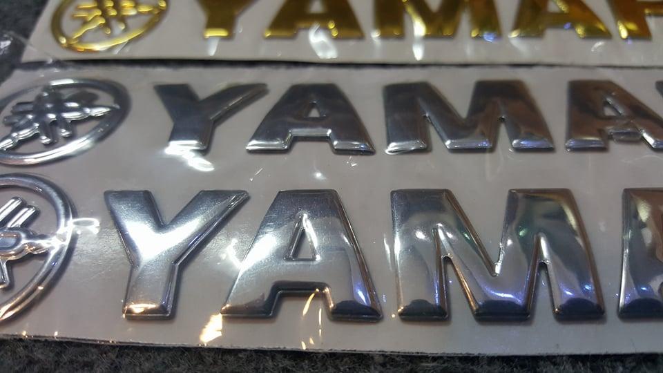 Bộ 2 miếng dán nổi chữ Yamaha (Bạc)