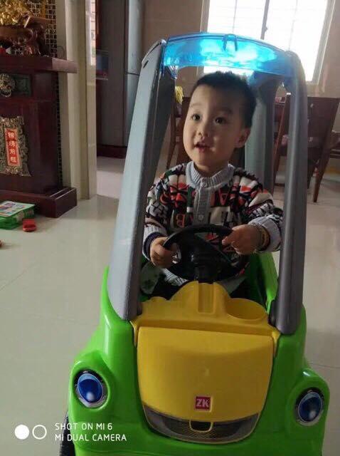 XE Ô TÔ CHÒI CHÂN CHO BÉ