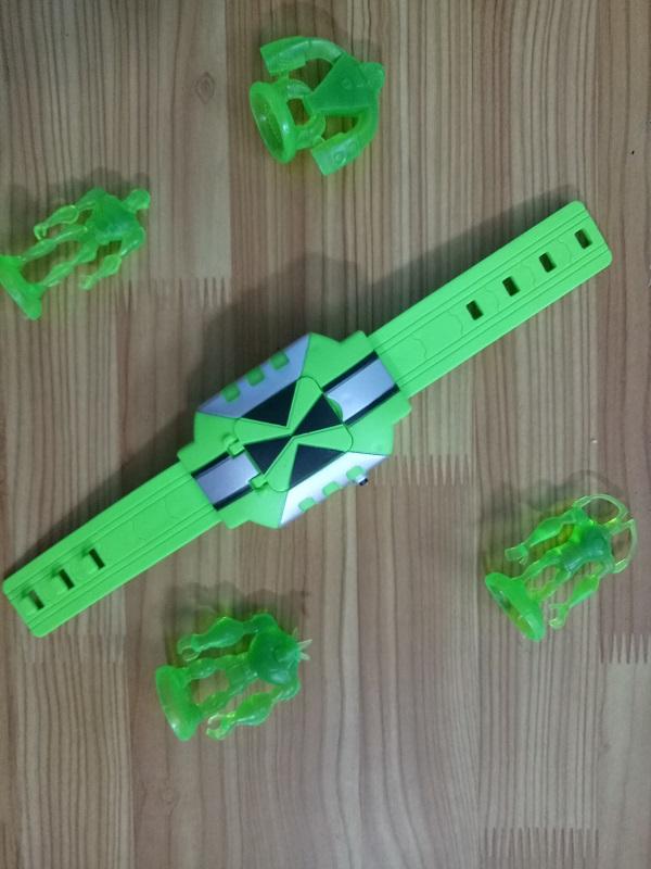 đồng hồ biến hình BEN 10 hình vuông