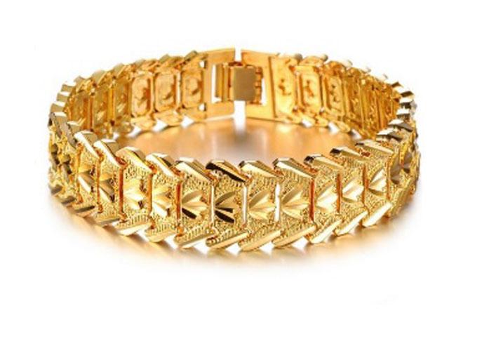 Vòng tay mạ vàng 18k cao cấp là sự pha trộn hoàn hảo giữa đẳng cấp và phong cách. Với chất liệu vàng 18k tuyệt đẹp, sản phẩm tạo nên vẻ đẹp thời trang độc đáo, cùng với mức giá hợp lý sẽ khiến cho bạn mê mẩn.