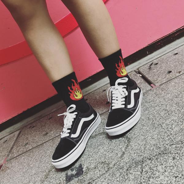 [HCM SHIP NHANH]Vớ ngọn lửa unisex Hàn Quốc cổ cao (màu đen)