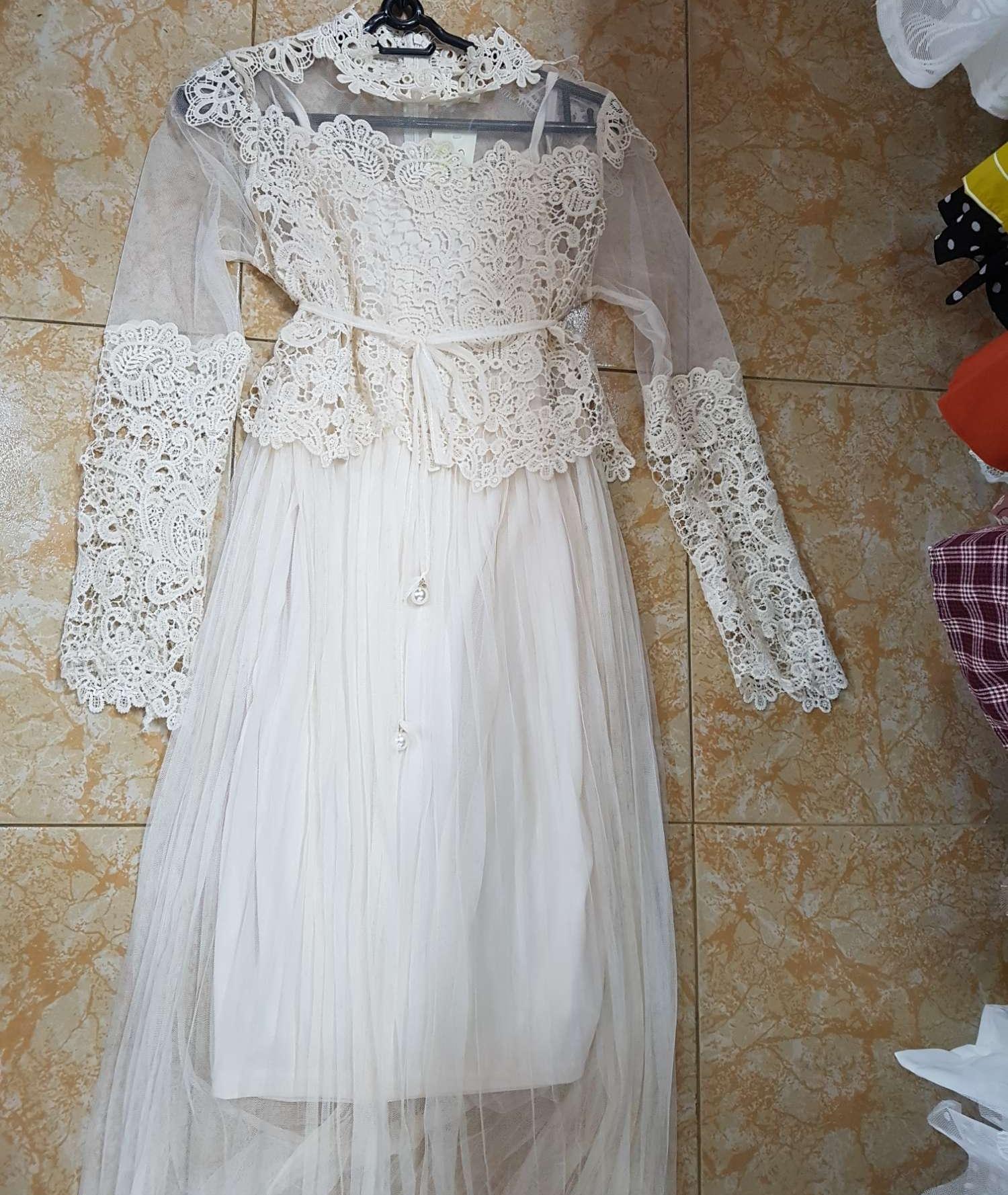 Đầm ren xòe công chúa