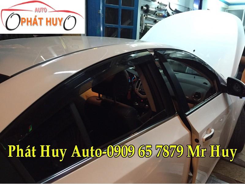 [Hỗ trợ lắp đặt khách Hà Nội] Vè mưa đen xe Chevrolet Cruze