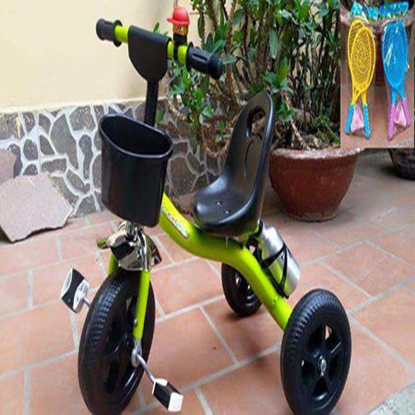 Xe đạp 3 bánh có bình nước cho bé