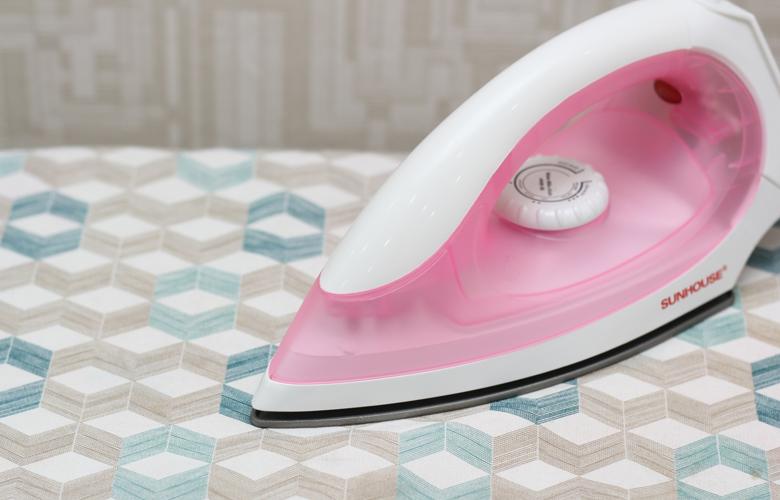 Bàn ủi khô Sunhouse SHD 1072 ( 1,200 W ) ( Màu Xanh + Hồng)