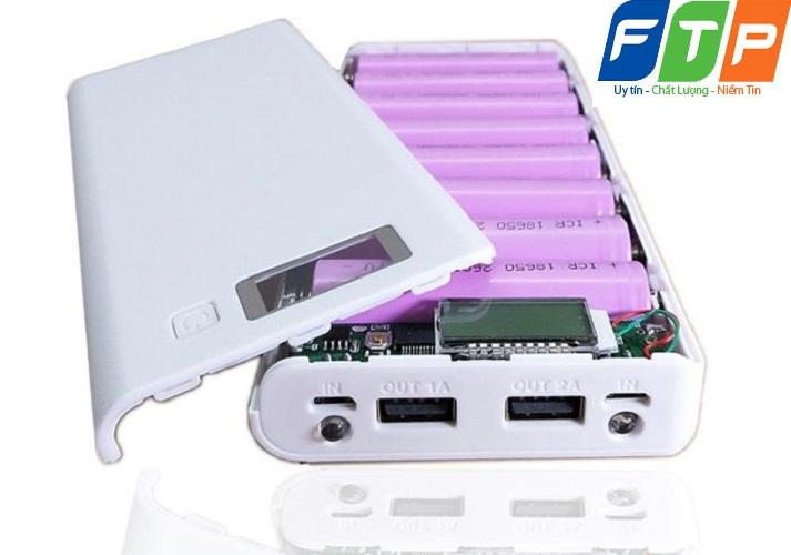 Hộp đựng pin dự phòng FTP 8 cell có màn LCD hiển thị (Trắng)