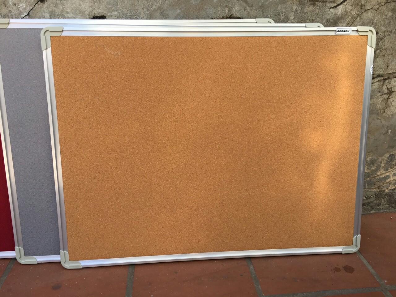 Bảng ghim lie 60*80cm ( Tặng kèm ghim mũ màu)