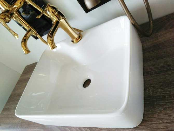 chậu lavabo sứ men tuyết đặt bàn dạng vuông