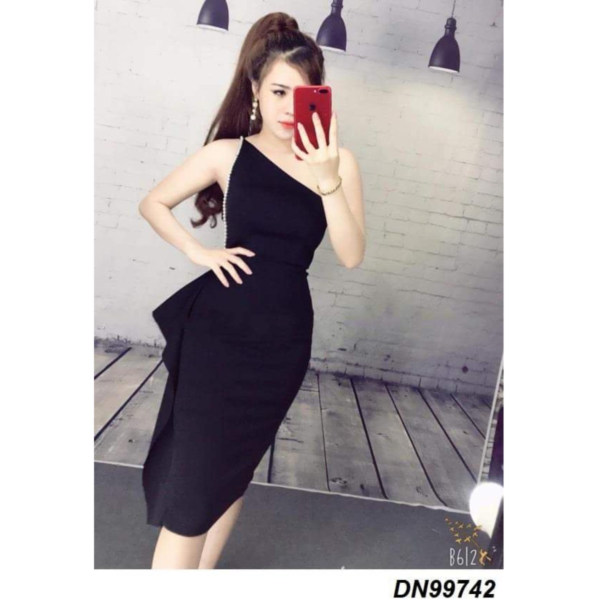 Đầm body lệch vai đính cườm 