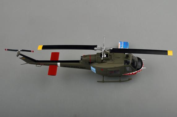 Mô hình máy bay trực thăng UH-1C General tỉ lệ 1:48