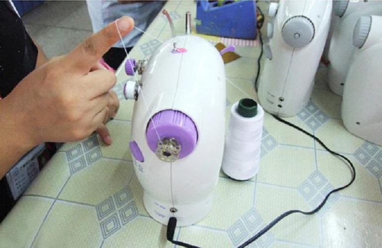 Máy May Để Bàn Mini Sewing Machine SM-202A