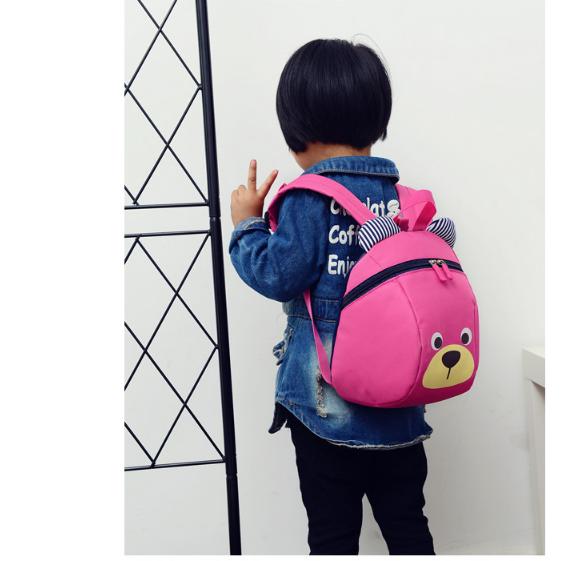 Balo có dây dắt chống lạc cho bé