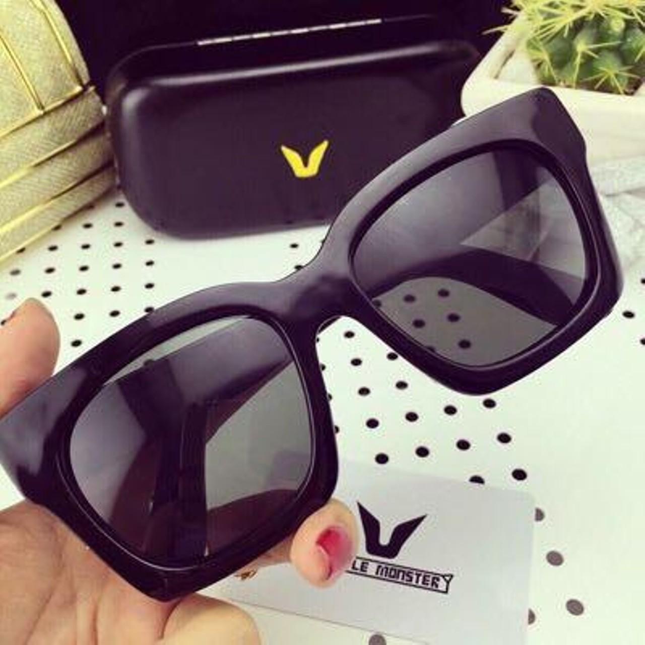 Mắt kính chữ V thời trang