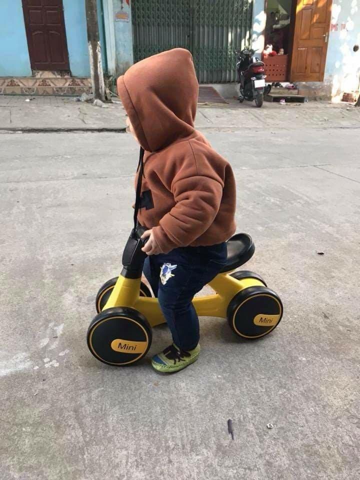 Xe thăng bằng mini cho bé yêu