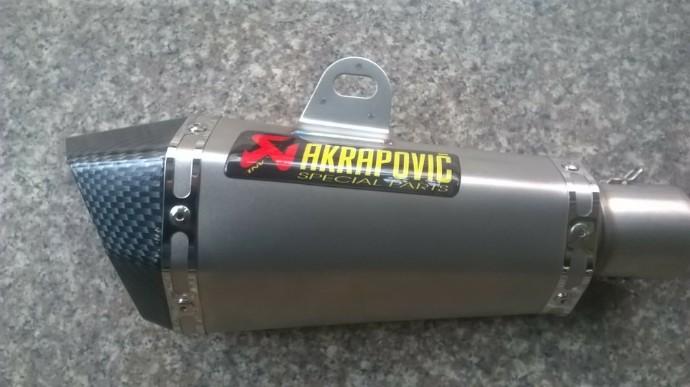 Lon Pô Akrapovic cacbon siêu bền giá rẽ