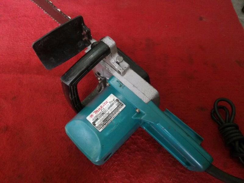 Máy cưa xích Makita 5016B