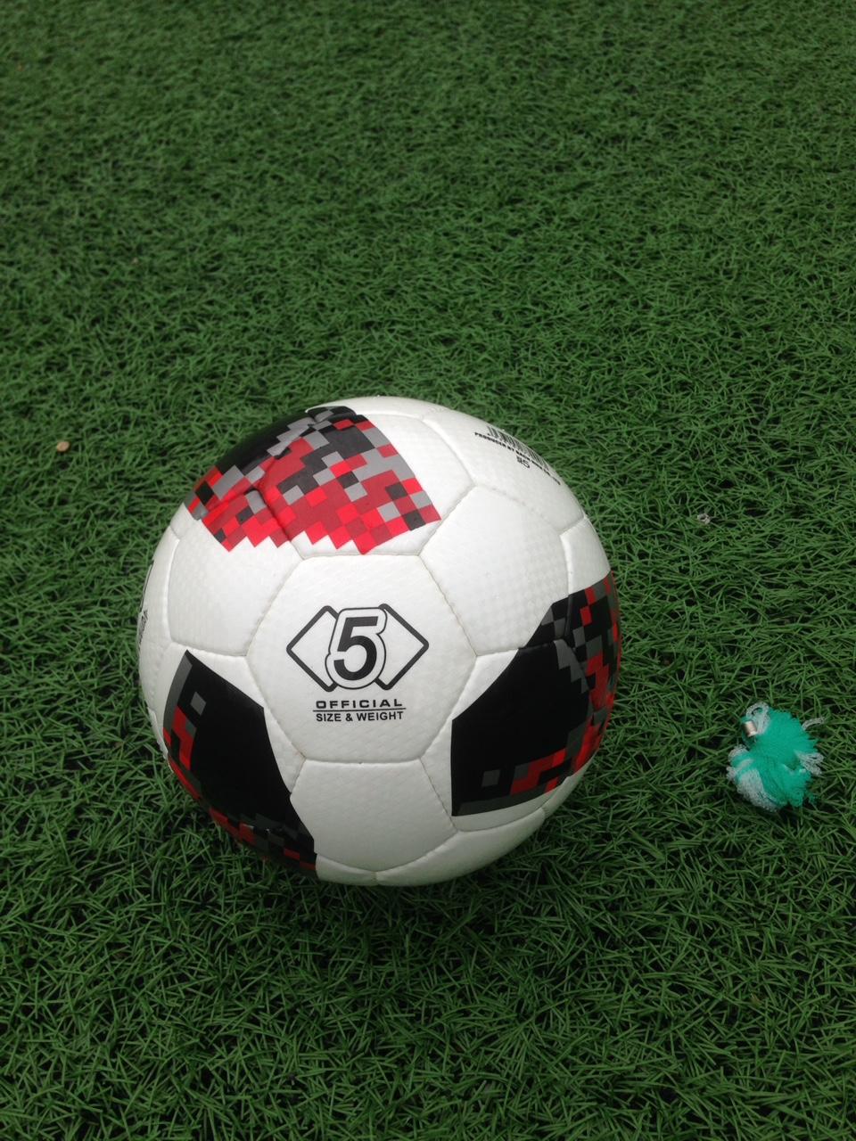 QUẢ BÓNG ĐÁ SỐ 5 WORLD CUP  DA PU CAO CẤP(tặng túi lưới+kim bơm+ 2 đôi tất)