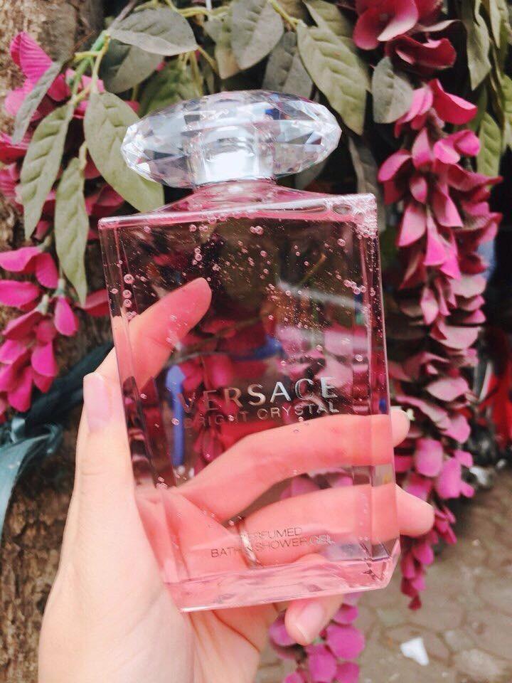 Sữa tắm nữ Versace Bright Crystal 200 ml