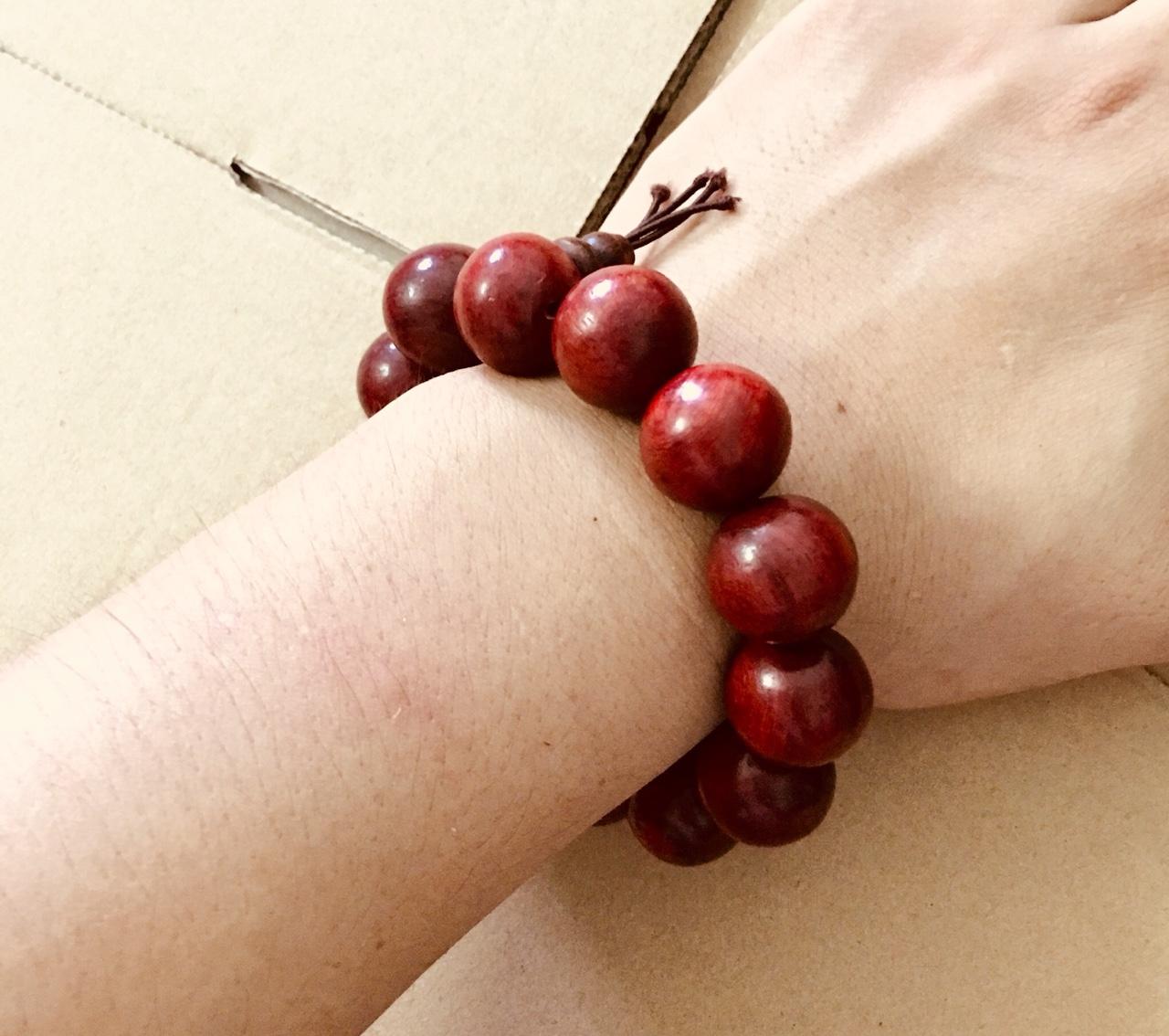 Vòng đeo tay gỗ sưa may mắn (cỡ hạt 18li)